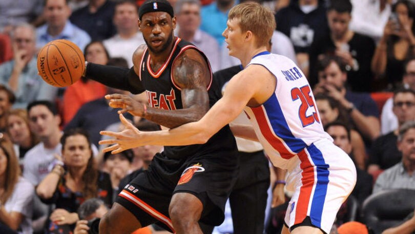 Parker doma i Pelicans, James regola i Pistons