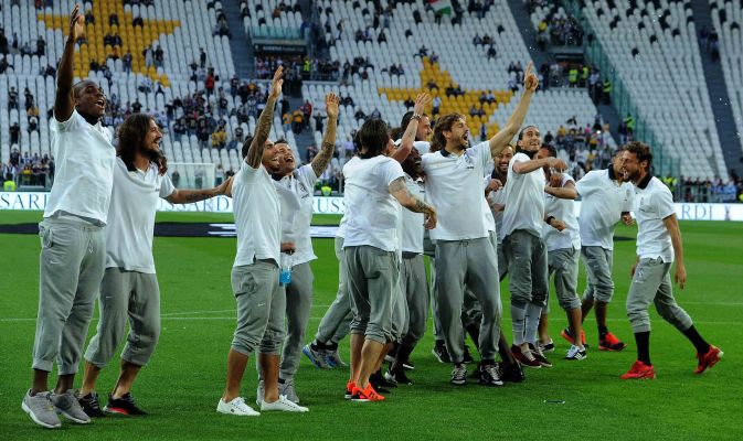 La Juve sta valutando se mettere le tre stelle sulla prossima maglia, tu cosa faresti?