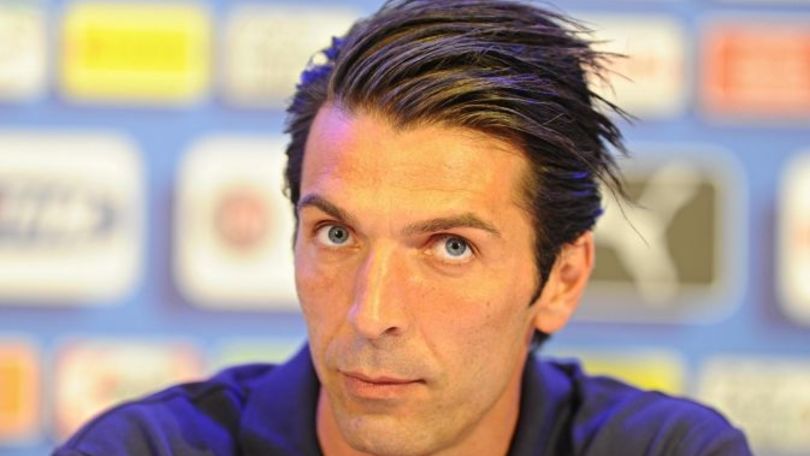 Buffon: «Italia, obiettivo minimo i quarti di finale»