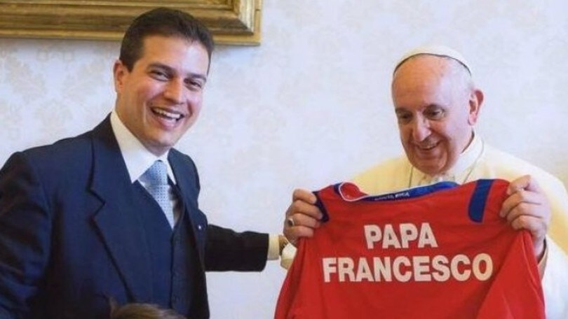 Ecco il Papa con la maglia della Costa Rica