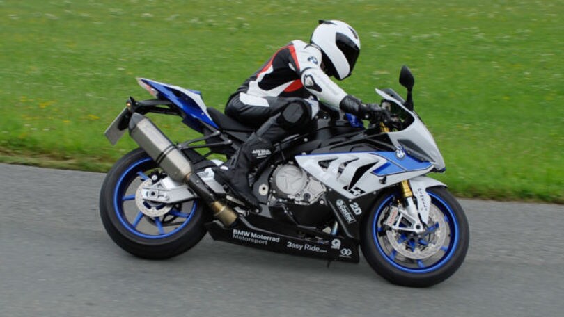 BMW: l'ABS funziona anche in curva