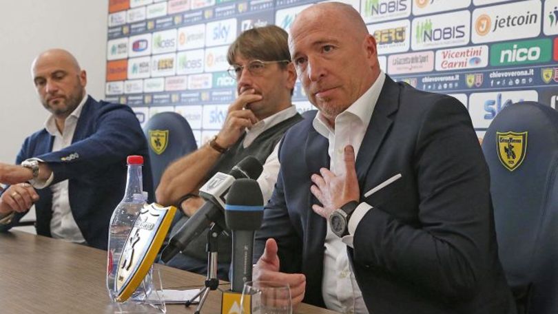 Maran consola il suo Chievo: «La squadra di carattere»