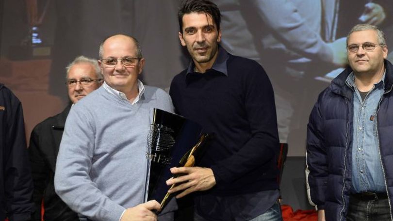 Trofeo Agnelli, Buffon e Darmian premiano gli operai