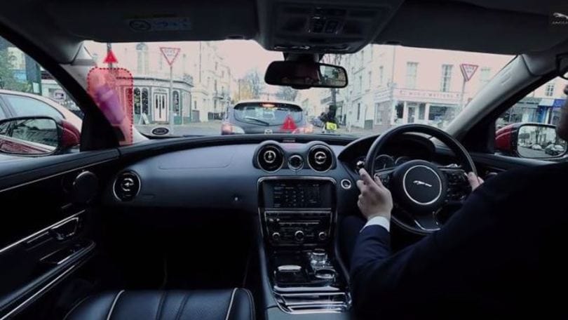 Jaguar - Land Rover introduce montanti virtuali e "auto fantasma"