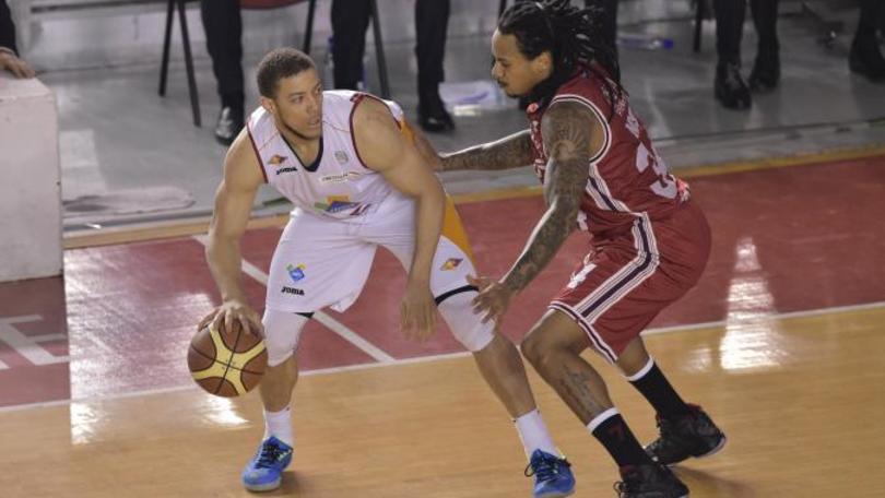 Brooks e Kleiza Milano regge l'urto