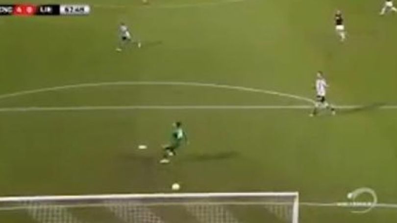Il portiere liscia il pallone: autogol da incubo in Belgio!