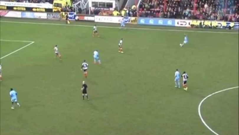 Adams, un gol fantastico nel derby del Lincolnshire
