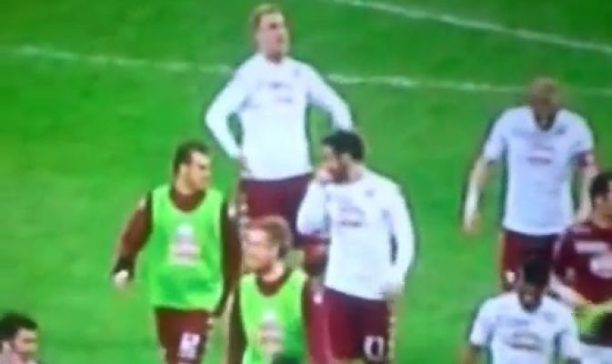 http://cdn.tuttosport.com/images/2015/01/25/lopez-foto_03854_immagine_ts673_400.jpg Serie A Torino, Maxi Lopez spiega il gestaccio: «Era per un amico in tribuna»