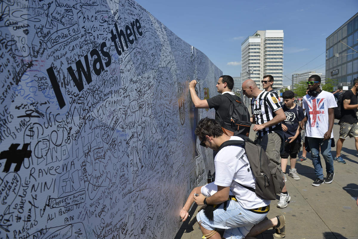 Juve-Barcellona, tifosi tranquilli, nessuna tensione, allegria e cori