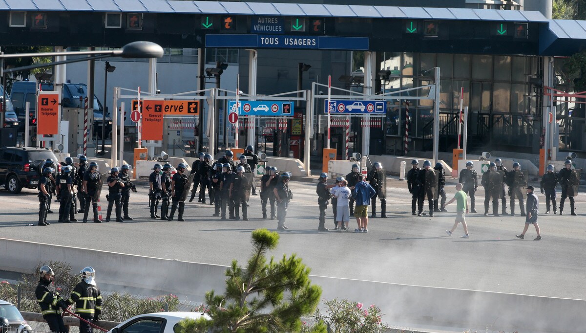 Risultati immagini per tifosi nizza e napoli scontri
