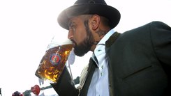 Il Bayern brinda all'Oktoberfest, ci sono Coman e Vidal! 