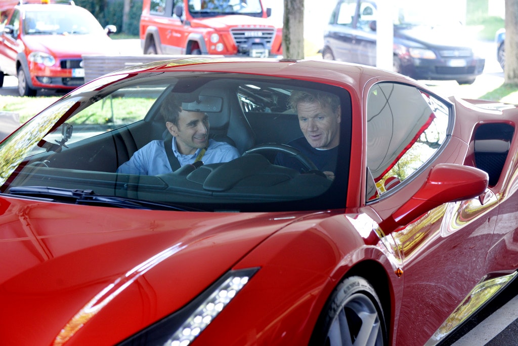 Ferrari, chef Ramsay a Fiorano sulla 488 GTB