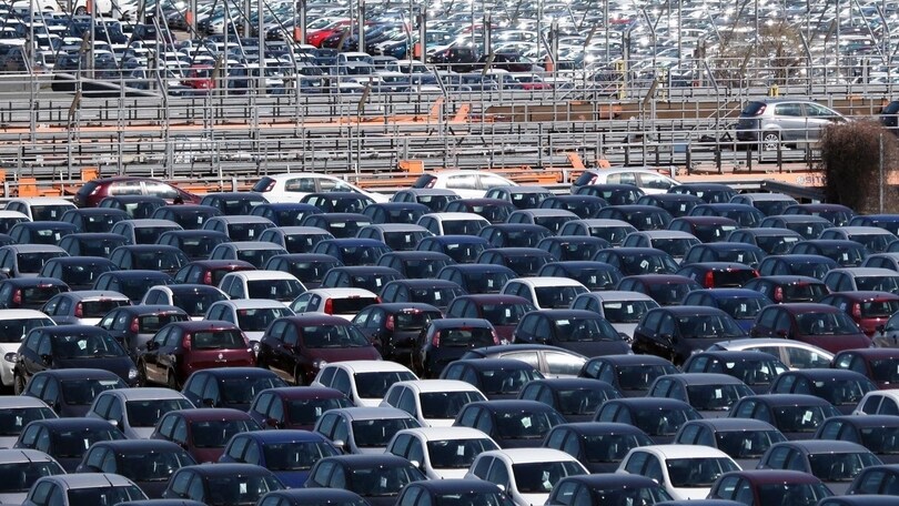 Mercato auto, ottobre a +8,6