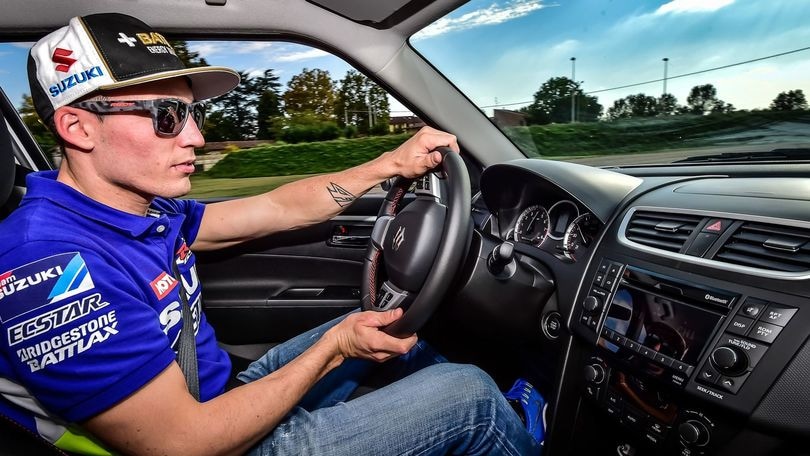 Espargarò, prova la nuova Swift GSX-RR Tribute