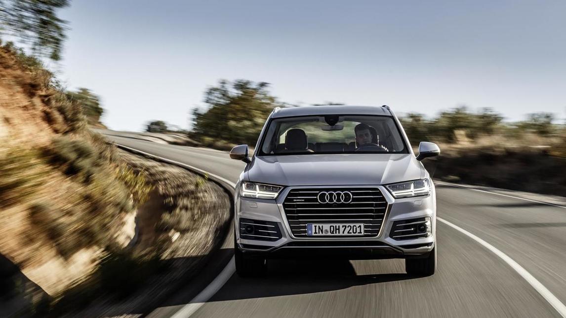 Audi Q7 e-tron quattro, foto e prezzi