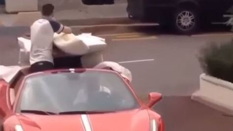 Ferrari da 260 mila euro usata per un trasloco, "follia" a Monaco