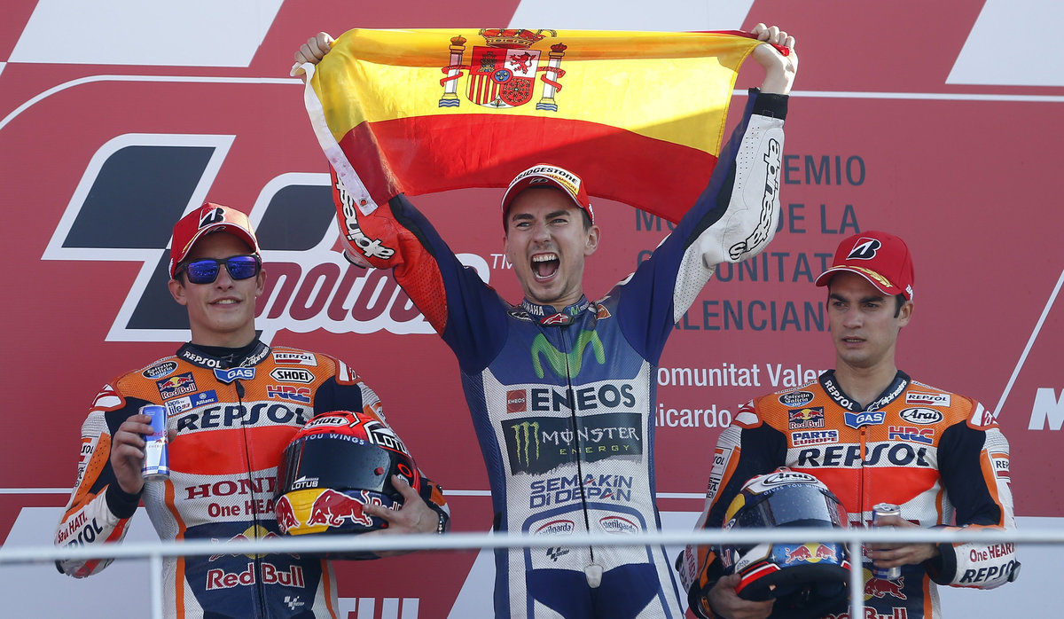 MotoGP Valencia, Jorge Lorenzo conquista il mondiale, applausi per Valentino Rossi
