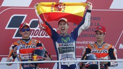 MotoGP Valencia, Jorge Lorenzo conquista il mondiale, applausi per Valentino Rossi 