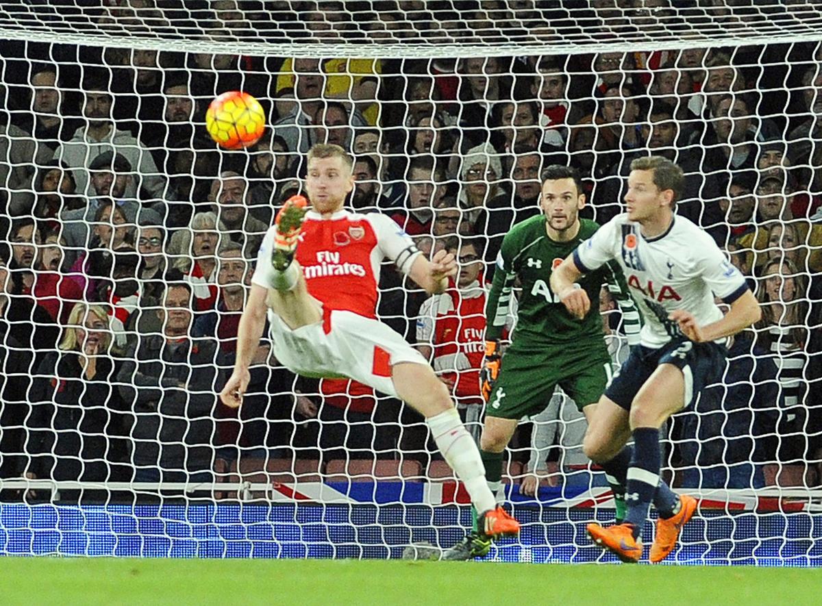 Premier League: l'Arsenal fermato dal Tottenham, Liverpool ko