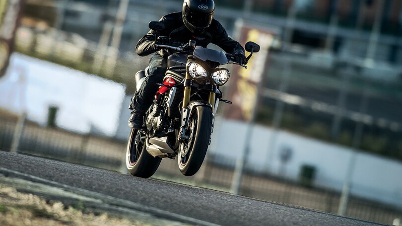 Triumph a EICMA: 104 aggiornamenti per la Speed Triple