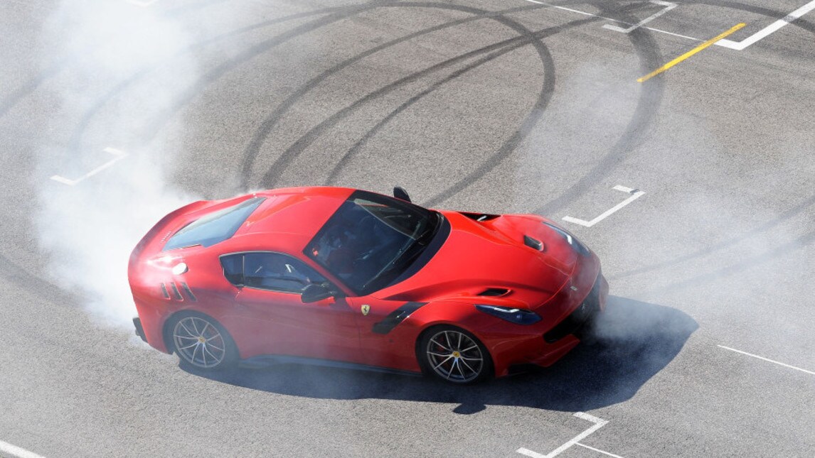 Vettel "battezza" la nuova Ferrari F12TDF