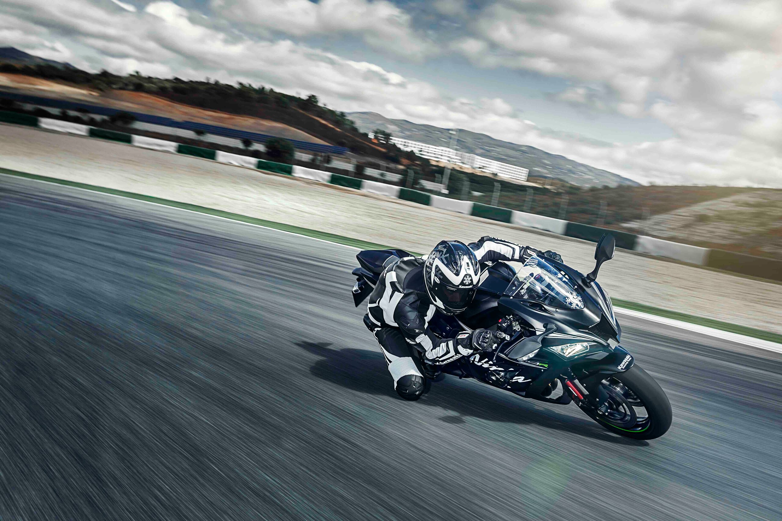 Eicma 2015: Kawasaki ZX-10R, per i campioni di ogni giorno