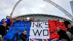 Inghilterra-Francia, i tifosi sventolano il tricolore e ringraziano il mondo 