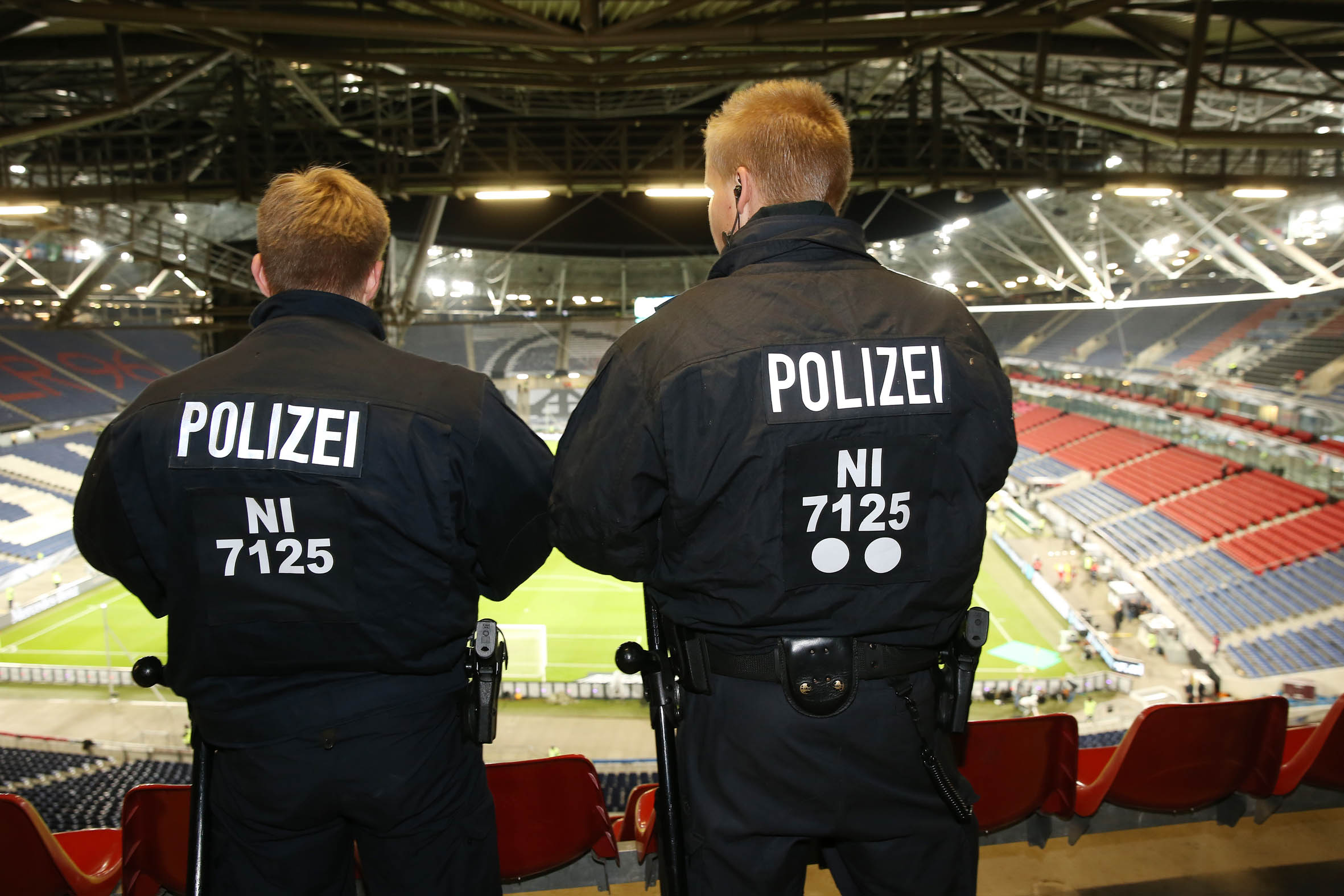 Germania-Olanda, stadio evacuato e partita annullata