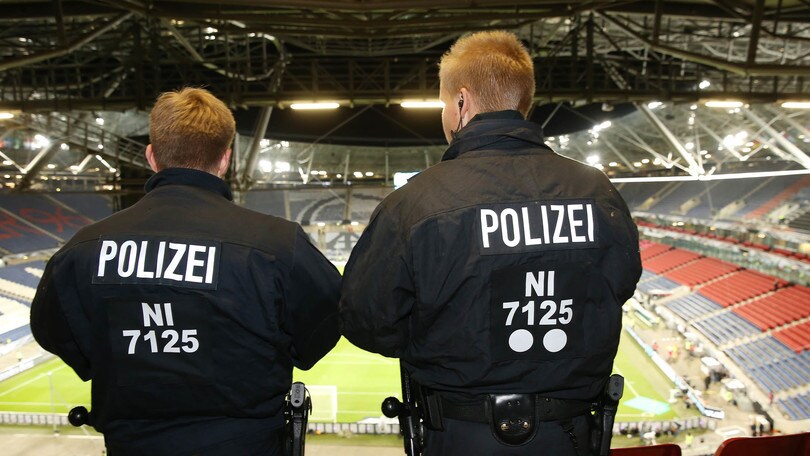 Germania-Olanda, stadio evacuato e partita annullata