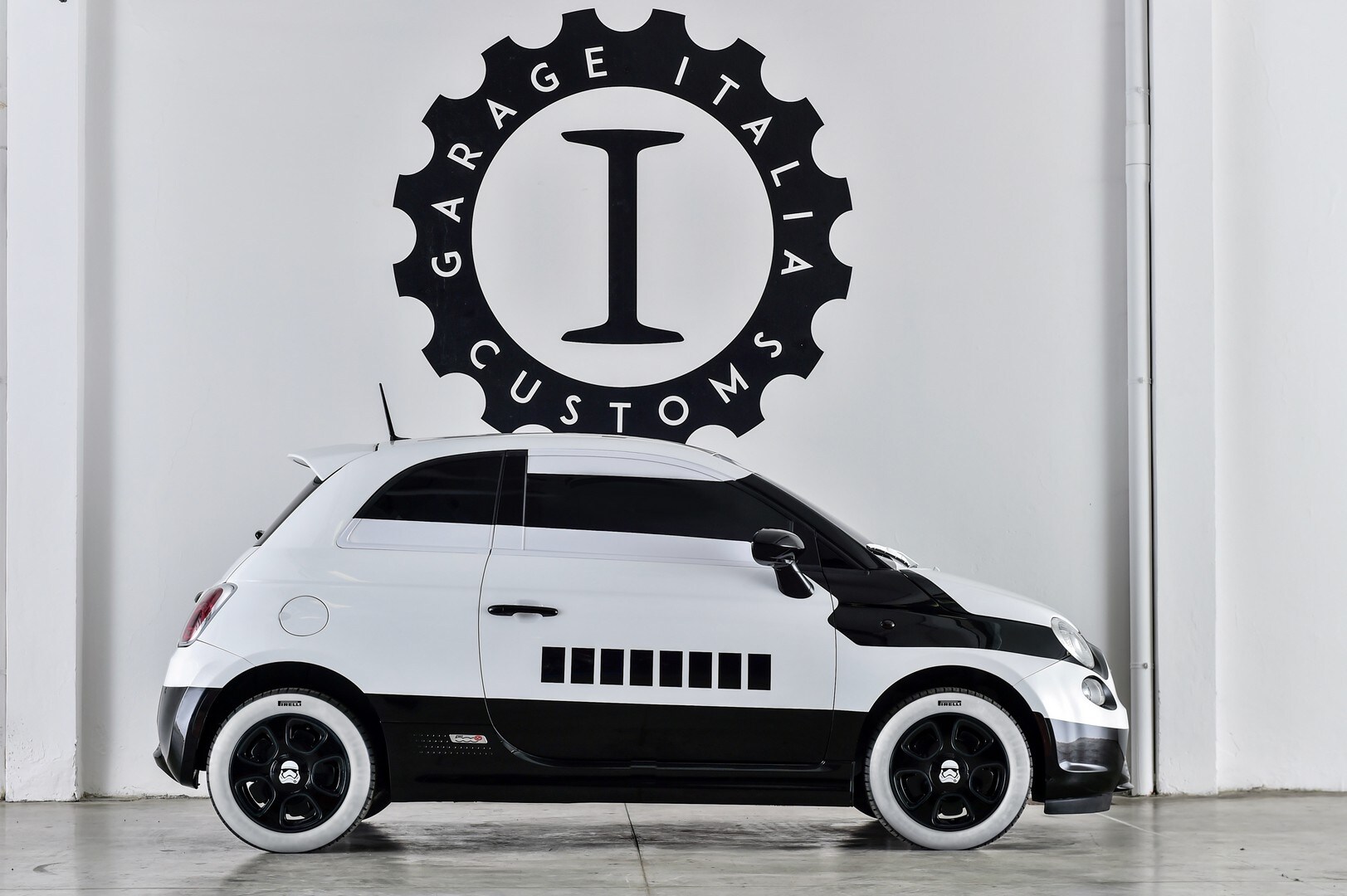 Lapo Elkann stupisce LA con la 500 Star Wars