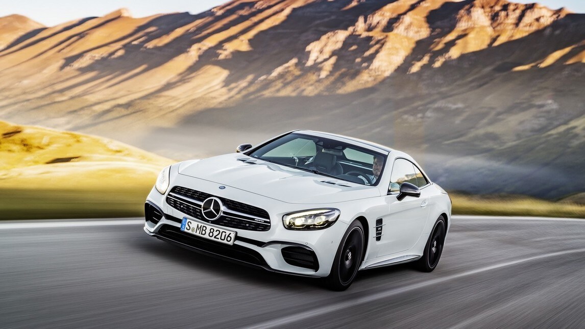 Mercedes SL, la roadster-coupé si rinnova