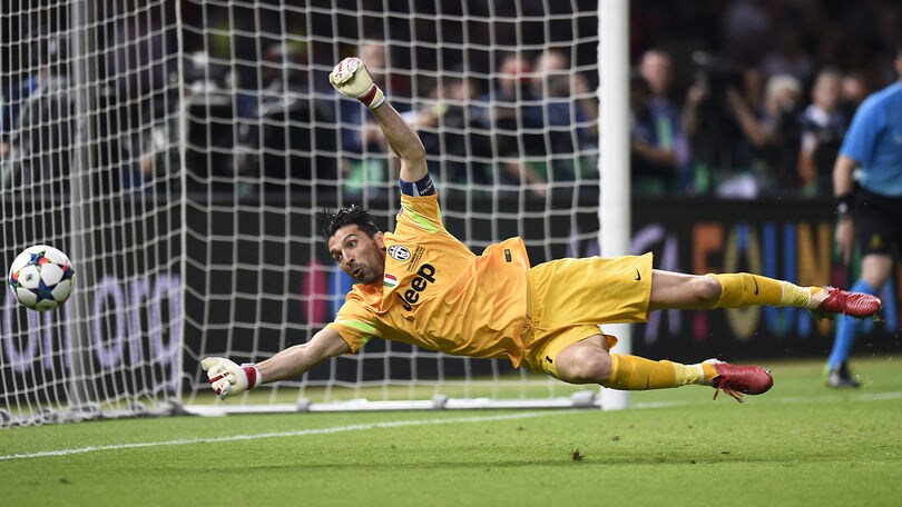 Buffon, 20 anni di carriera: numero uno dal Parma alla Juventus