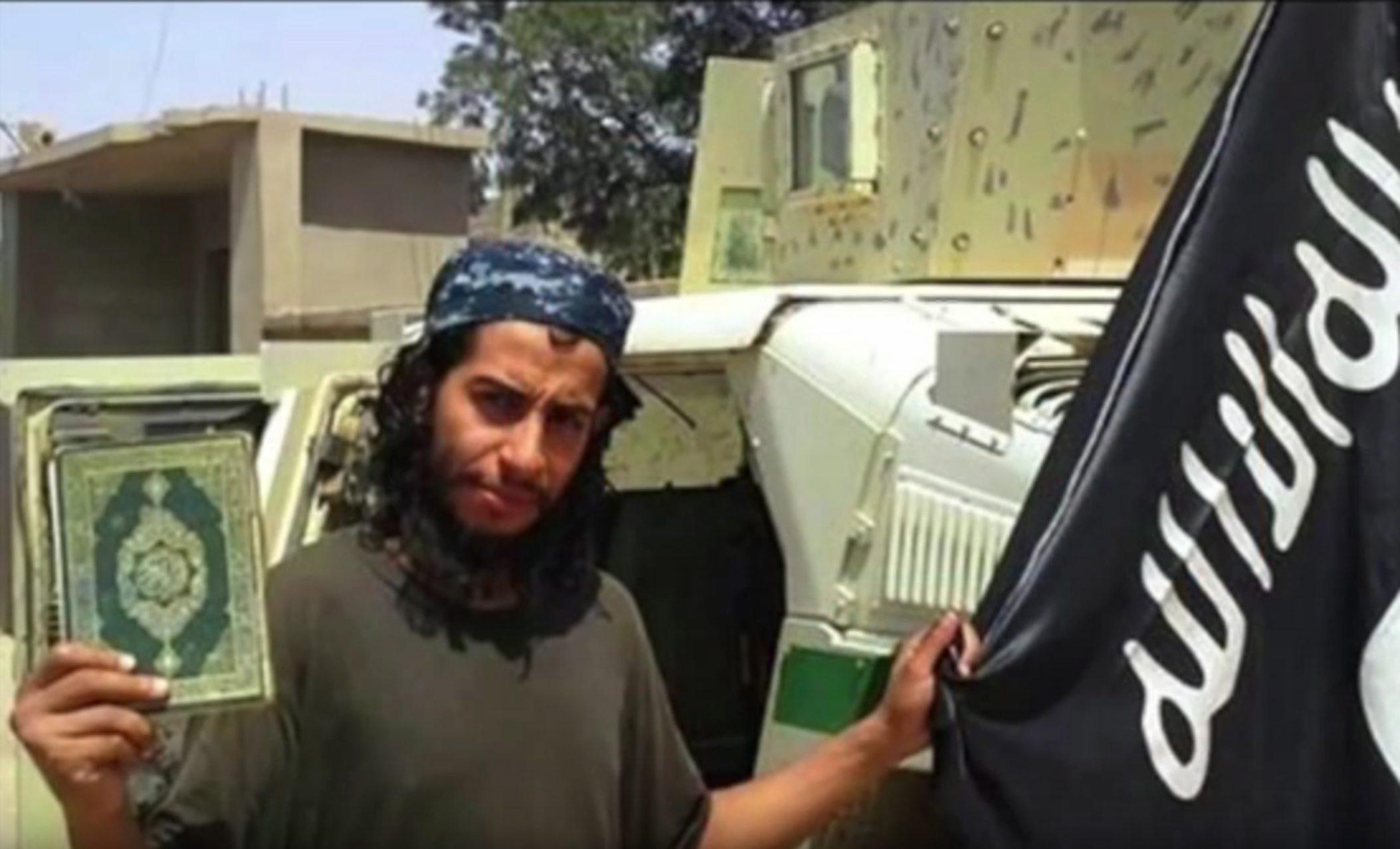 Parigi, ucciso Abaaoud: voleva filmare la strage nello Stade de France