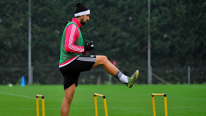 Juventus, a Vinovo con Dybala e Khedira