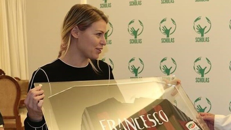 Milan, Barbara Berlusconi e la maglia per Papa Francesco