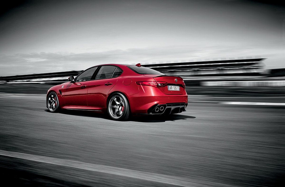 Alfa Giulia, debutto negli USA e nuovo motore