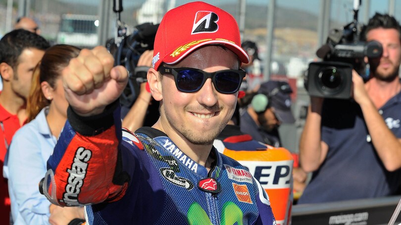 Lorenzo contro i media italiani rei di stare con Valentino: stia sereno e pensi al biscottone