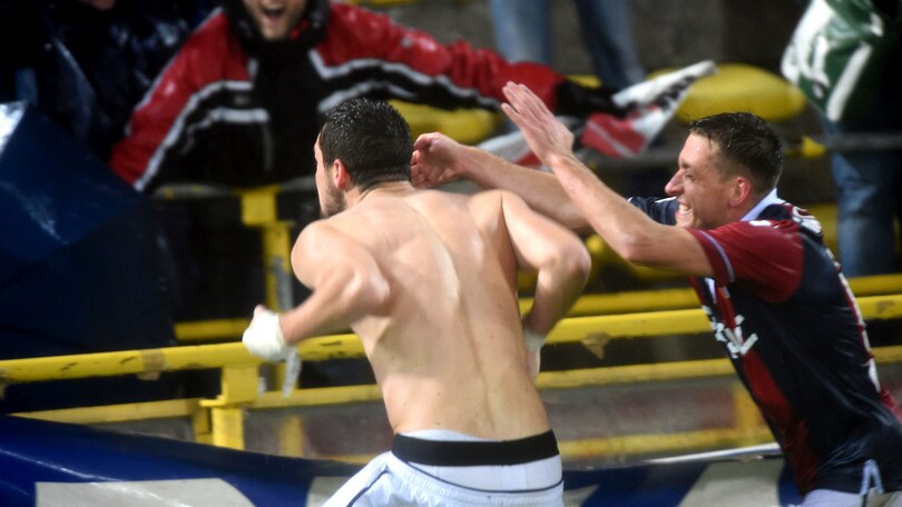 Bologna-Roma 2-2, Destro gol dell'ex nel campo allagato