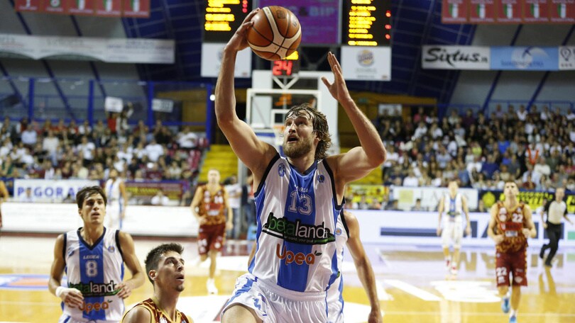Jasaitis punisce Torino, Cantù ringrazia Hodge