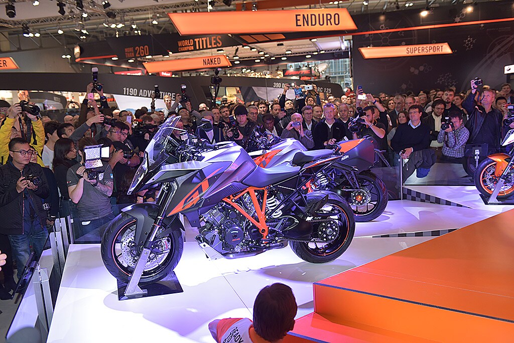 EICMA 2015: KTM 1290 Super Duke ora ha l’anima GT
