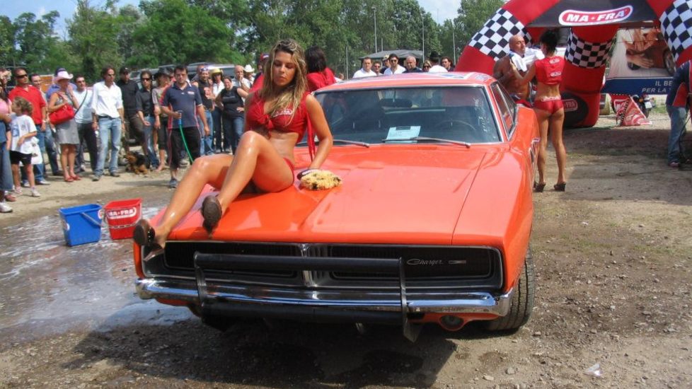 <p>Ogni anno, in occasione dei più famosi raduni, l’azienda di prodotti per la pulizia auto Ma-Fra organizza il Sexy Car Wash. Il successo di pubblico è assicurato… (fonte Facebook)</p>
