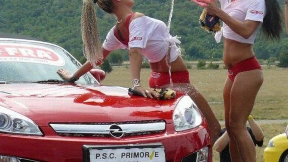 <p>Ogni anno, in occasione dei più famosi raduni, l’azienda di prodotti per la pulizia auto Ma-Fra organizza il Sexy Car Wash. Il successo di pubblico è assicurato… (fonte Facebook)</p>
