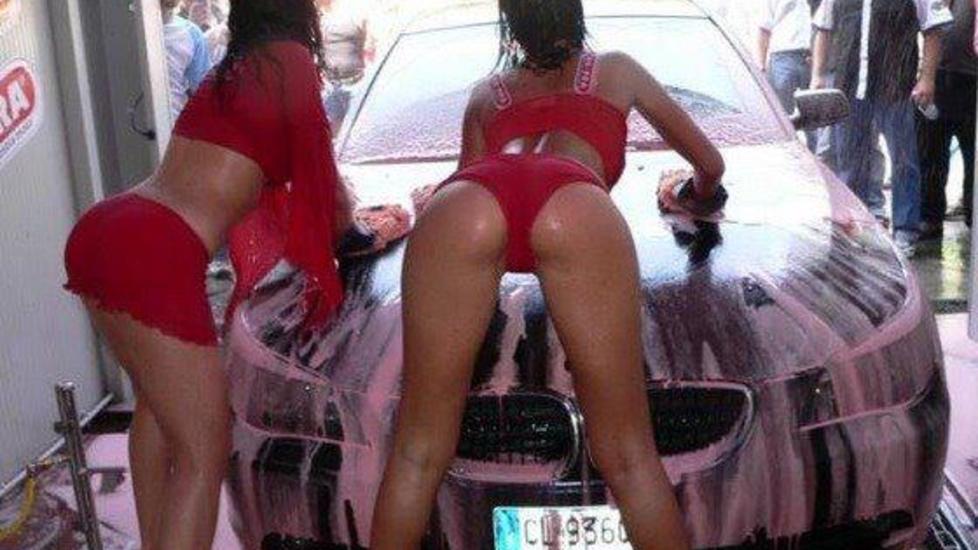 <p>Ogni anno, in occasione dei più famosi raduni, l’azienda di prodotti per la pulizia auto Ma-Fra organizza il Sexy Car Wash. Il successo di pubblico è assicurato… (fonte Facebook)</p>
