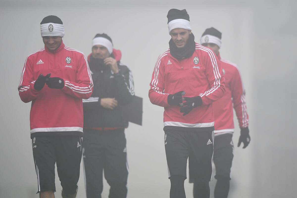 Vinovo, il clima non ferma la Juventus: seduta tra la nebbia