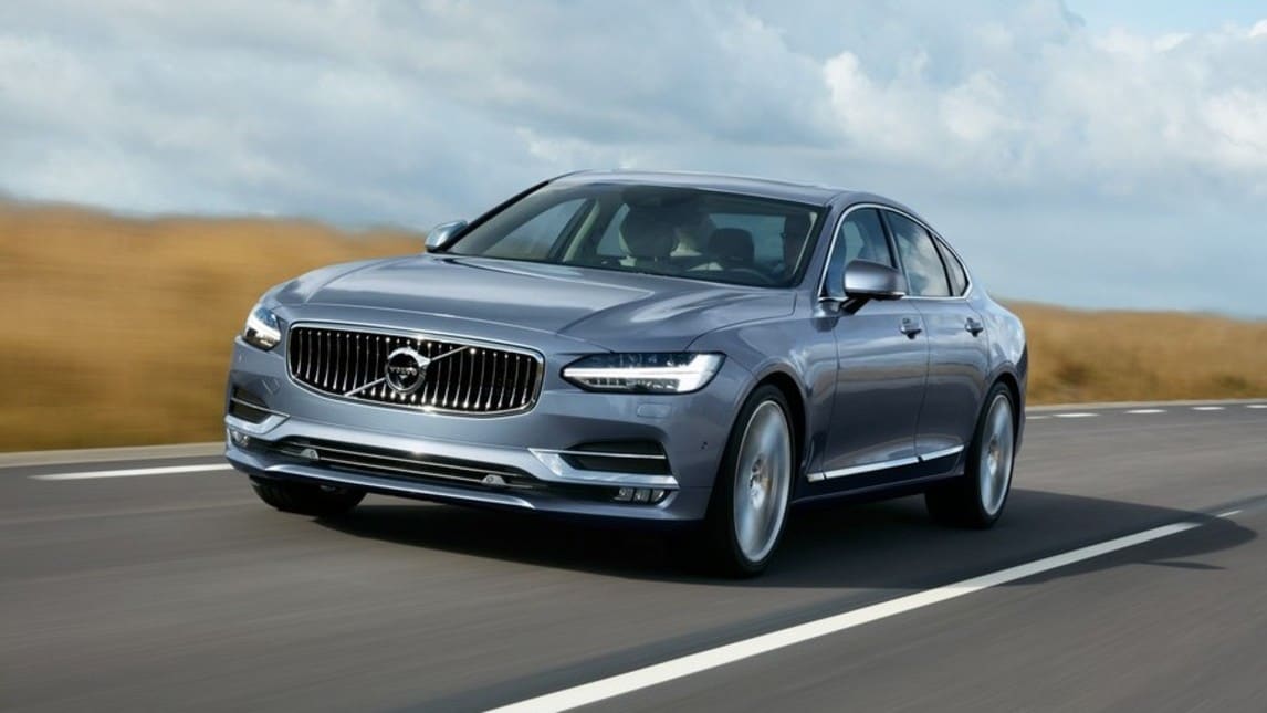 Volvo S90, prime immagini della berlina