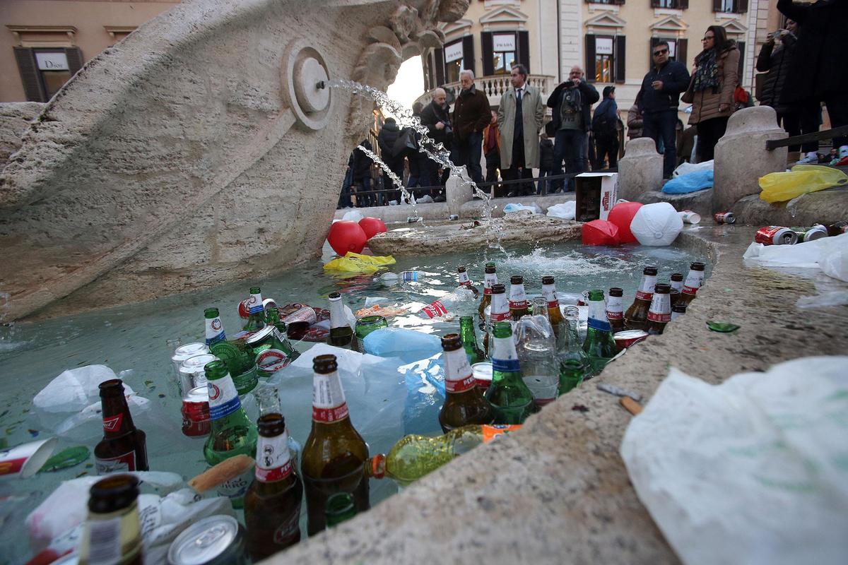 Barcaccia devastata: ma a pagare saranno i romani