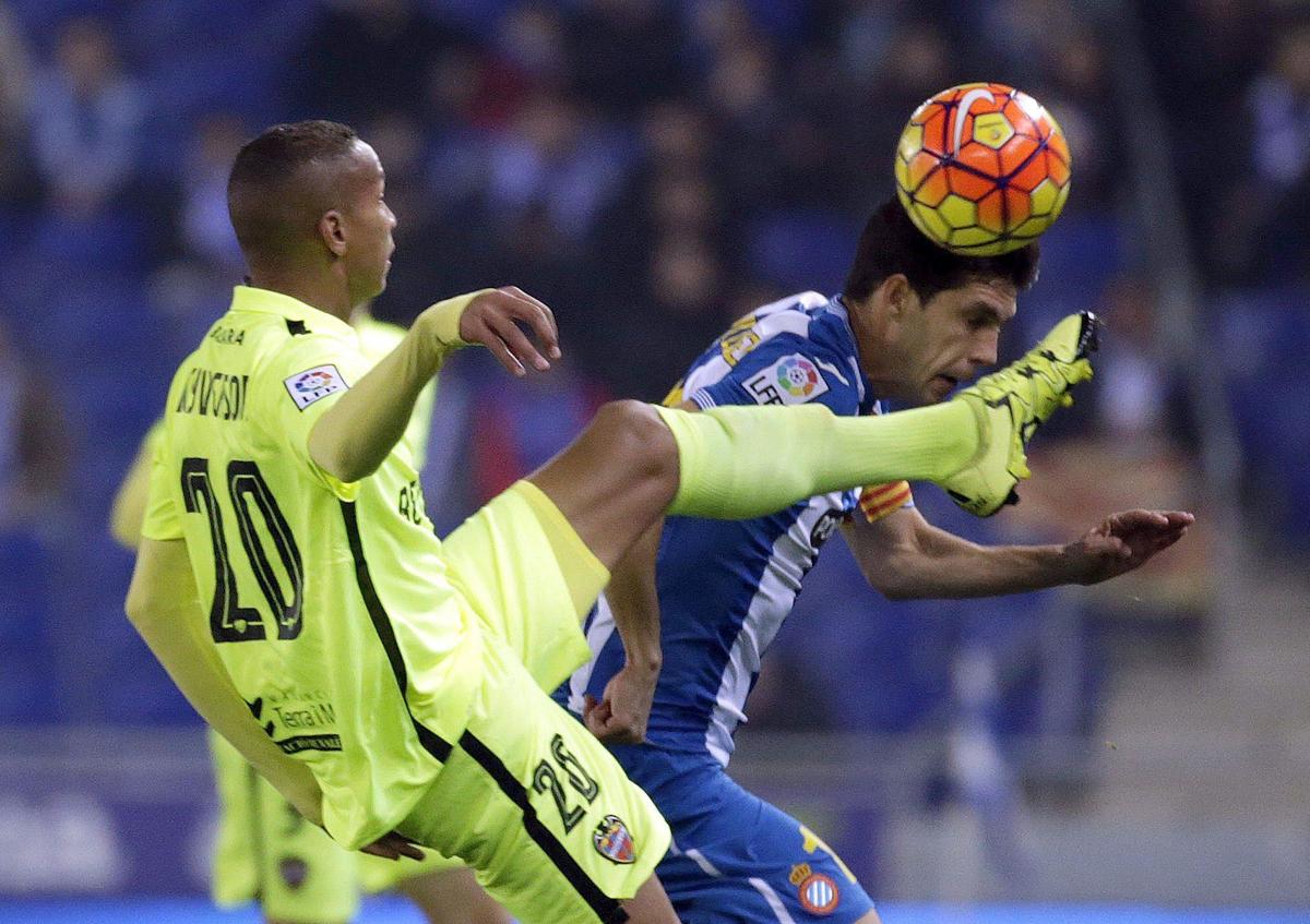 Liga, solo un pari tra Espanyol e Levante