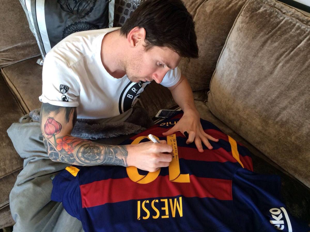 Messi, regalo speciale a Ronaldinho