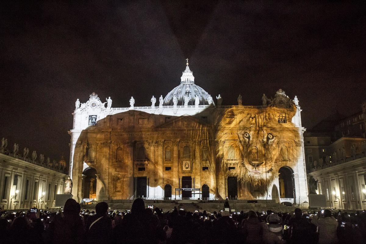 Giubileo, in scena l'arca di Noè: luci e colori sulla Basilica