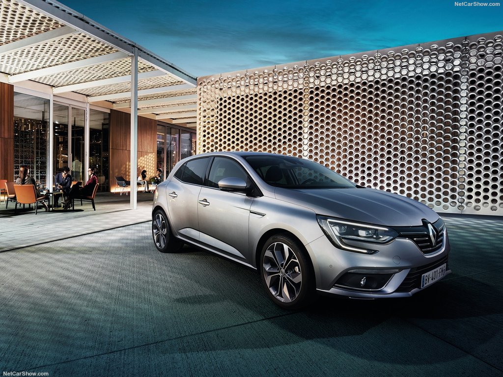 Renault Megane, nel 2017 arriva l'ibrida